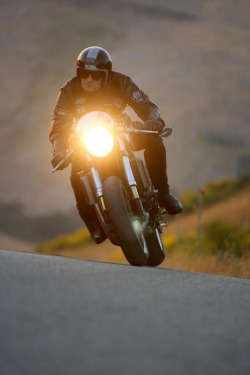 combustible-contraptions:  Cafe Racer | Lone Wolf Riding at Dusk
