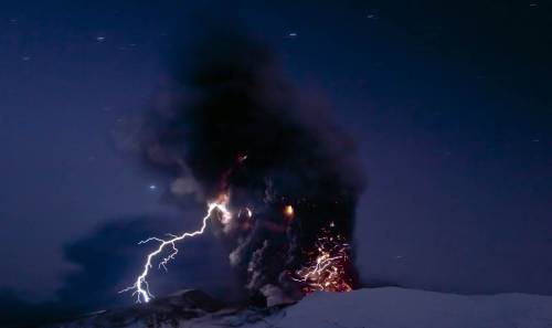 startswithabang:Mostly Mute Monday: Volcanic Lightning“During thunderstorms, approximately ten Coulo