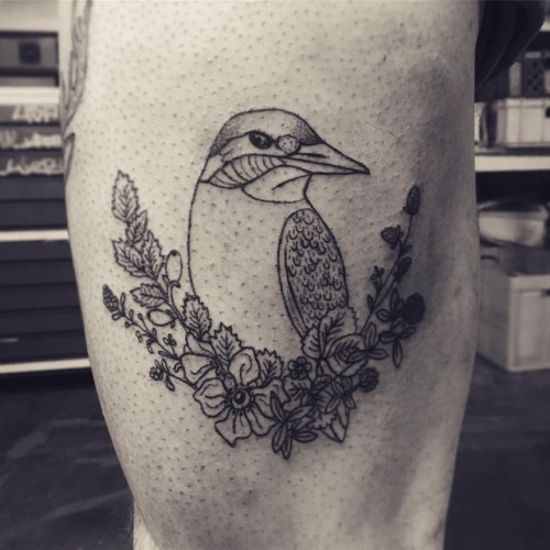 Kingfisher, berries and flowers for @jeanjaquesvidal who’s kindly lending me his thigh for practice!