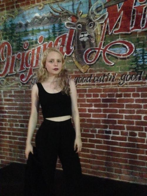 ist-femin:  baby just sang lorde in a bar ^.^