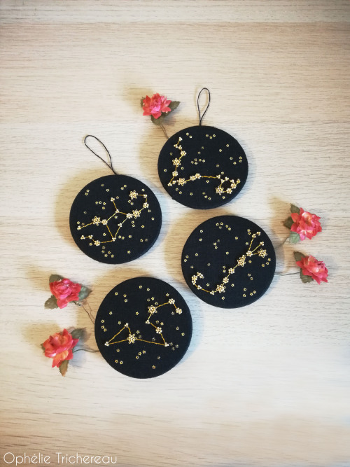 I’m working on a small series of tiny constellations.They will be 8 cm in diameter.I wanted to make them using my scraps of fabric and cardboard frames so they are a bit recycled creations.In addition, the price will be lower than my usual embroidered zodiac constellations so you can treat yourself at a low price. There will only be one embroidery of each zodiac constellation, I will add them to my Etsy shop on Tuesday evening.Are you ready?https://www.etsy.com/fr/shop/OphelieTrichereauI take custom orders.#embroidery #broderie #constellations #zodiac #astrology #astronomy #spaceart #astro #astroembroidery #edinburghembroidery #edinburghembroiderer #constellationembroidery #leo #virgo #scorpio #pisces #handembroidery #recycledembroidery #modernembroidery #universe #spaceembroidery #universeartwork #stars #starsembroidery #ophelietrichereau #handmade #faitmain #smallembroidery #beadsembroidery #goldembroidery 
