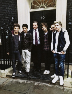 Zaynrocksmyworld:  One Direction With The Uk Prime Minister David Cameron 