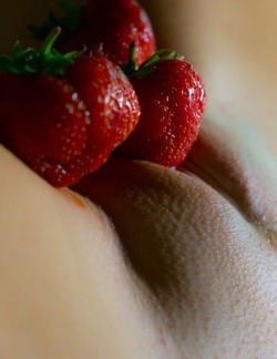 chloesbeautifulmind:  To eat 🍓🍓🍓