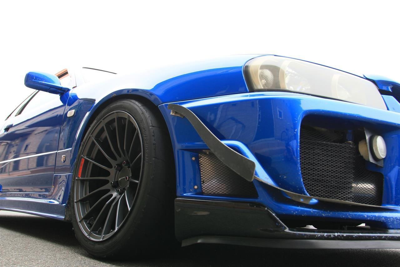 drifthole:    ENKEI RS05RR.
