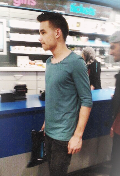 blamestyles:  Zayn, Liam and Louis shopping