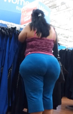 dgcon44:  iluvbbwass:  Back &amp; side view of mature Latina bbw ass #iluvbbwass       (via TumbleOn)