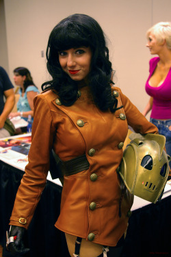 americancomicon:  lebrainboy:  Property of the Hughes Aircraft Company. Dragon*Con: Bigelow’s Air Circus: 2011.  Betty-Play by *Riddle*: Cosplay Genius, Artist, &amp; Sweetie-Pie! ~ Inspired by the Art of Dave Stevens &amp; Darwyn Cooke ~  Photo