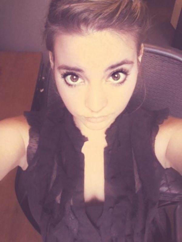 thechive-girls:  Chivettes bored at work