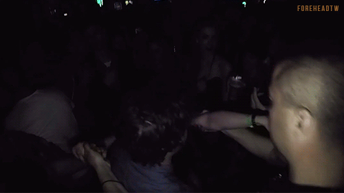 foreheadtw:fuckboy getting kicked out of a club <3 
