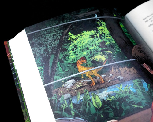 JURASSIC PARK, written by Michael Crichton, illustrated by Vector That Fox, published by Folio Socie