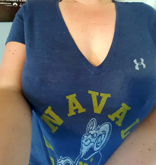 mischievouschivette:  Happy Veterans Day boys and girls!💋. Sound off if you are one or know one! I love my husband, and thank him every chance I get. Thank you to all of our Veterans…💋💋💋