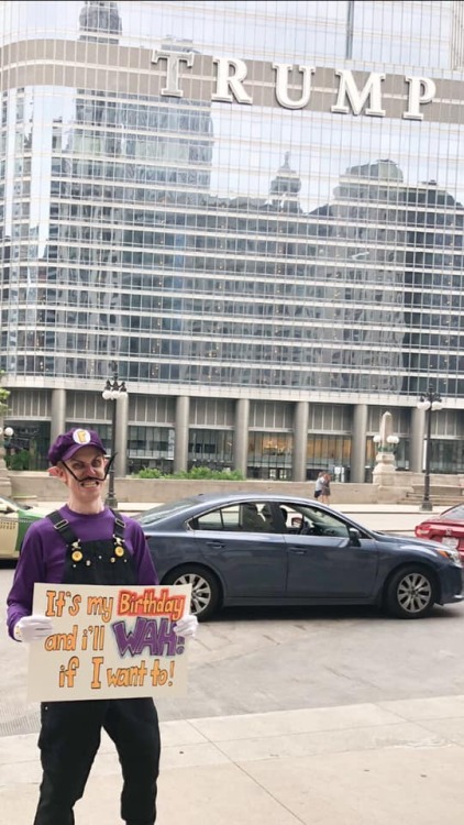Went to Chicago to see Game Grumps Live dressed as Waluigi! I even made it up on stage (Videos incom