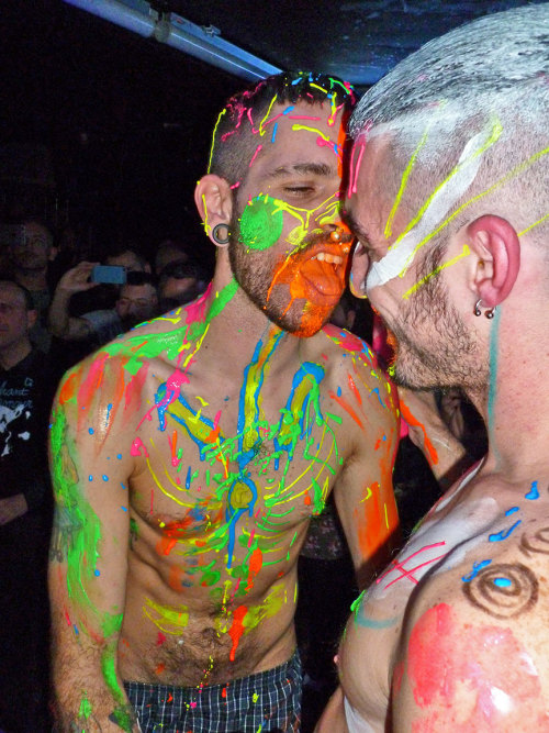 Double trouble San & Hermes in SUPERM day-glo body painting performance at London’s Dalsto