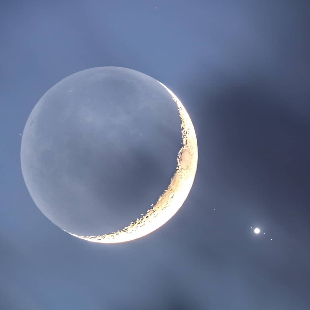 photos-of-space:Moon, Jupiter and its Gallilean moons.