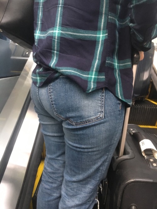 cookiewasdeleted: Just made it back home, and Cookie was in diapers for 90% of the trip. People have