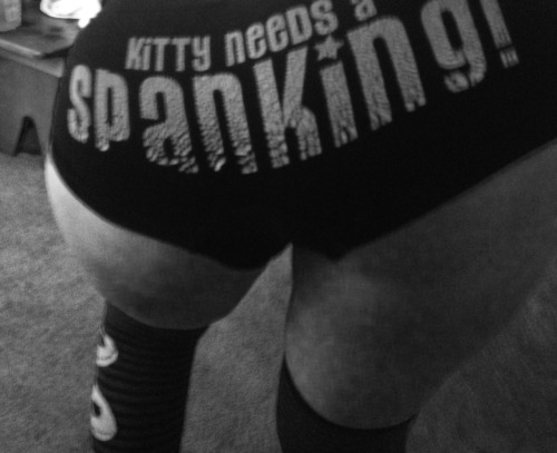 kitty-batass:  Yes I do!  👋🏽