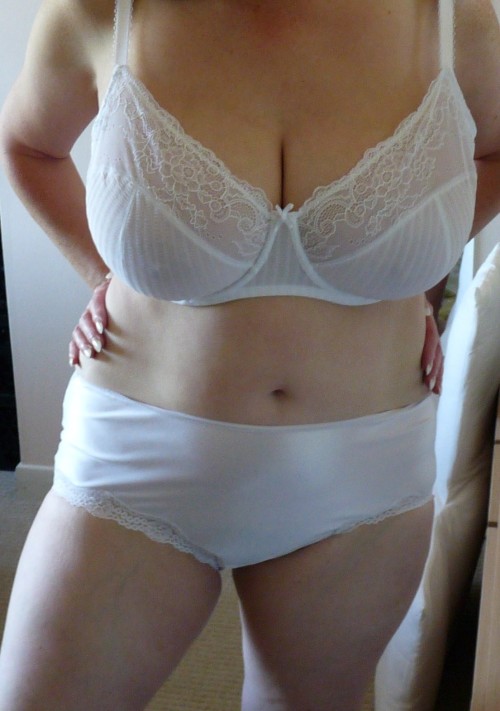 ladiespanties:Front view’s not too bad either.