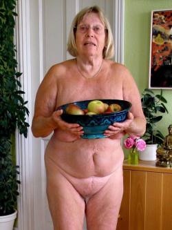 oldestbutsexy:  Grandmothers Pics  what have you done with the bananas 