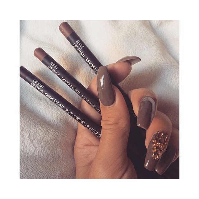 fvshionaddict:  👑