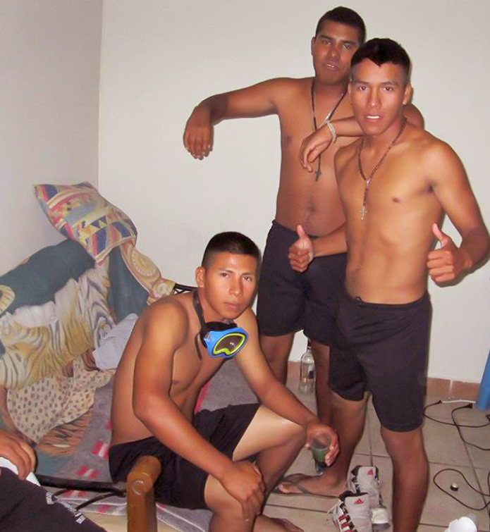 peruchosexyhot1:  Cachaquitos peruanos… ¡qué delicia! (20)Míralos todos aqui:http://peruchosexyhot1.tumblr.com/tagged/milicosperuanoshttp://peruchosexyhot1.tumblr.com/tagged/cachaquitos