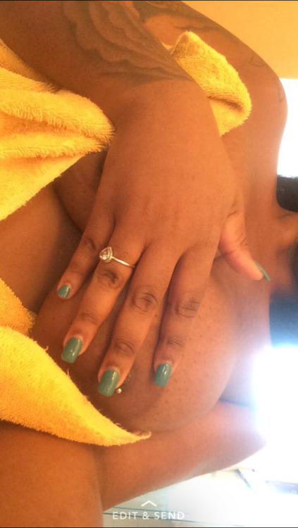 glomamicitaa:  Good morning babies 🌞 #bbw #titties #dominican