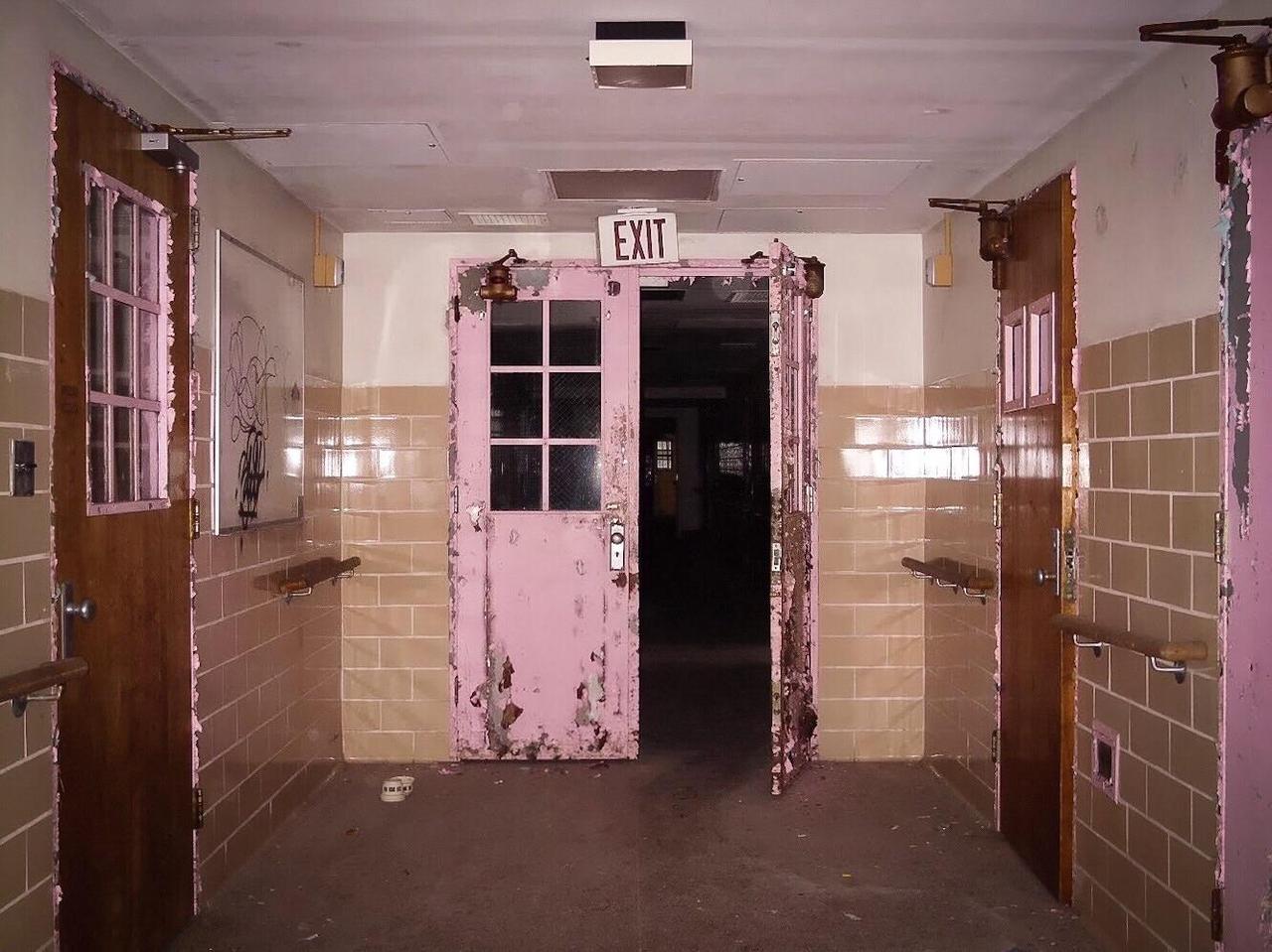 abandonedandurbex: The Women’s Psych Ward, Connecticut. [1331x997]