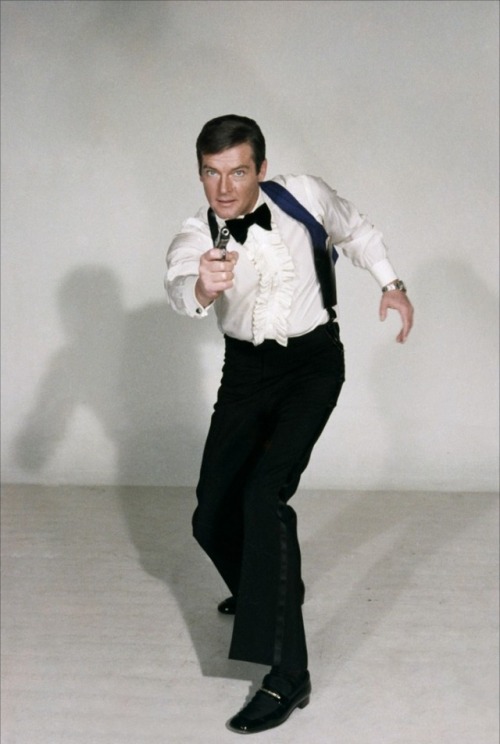 R.I.P. Sir Roger George Moore (October 14, 1927 - May 23, 2017)“You can either grow old gracef