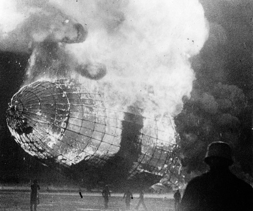 20th-century-man:May 6, 1937, the German airship Hindenburg flew over Manhattan and then went on to 