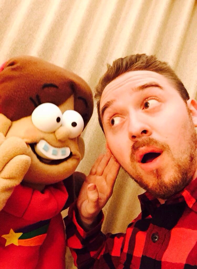gravityfallsnews:  Anthyding can hadplen at today’s Gravity Falls panel at San