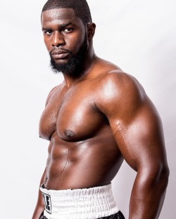 eyepokers2die4:  nicephysiques:Nelson Saintil (@nellysfitcamp) Lick, lick, lick!