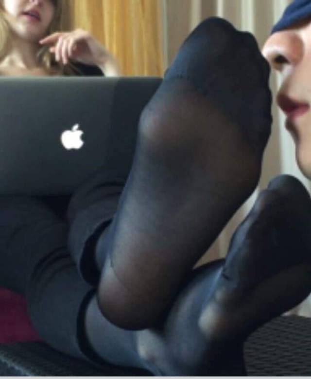 hoseloverlv:luvnylonfeet2:i would love to