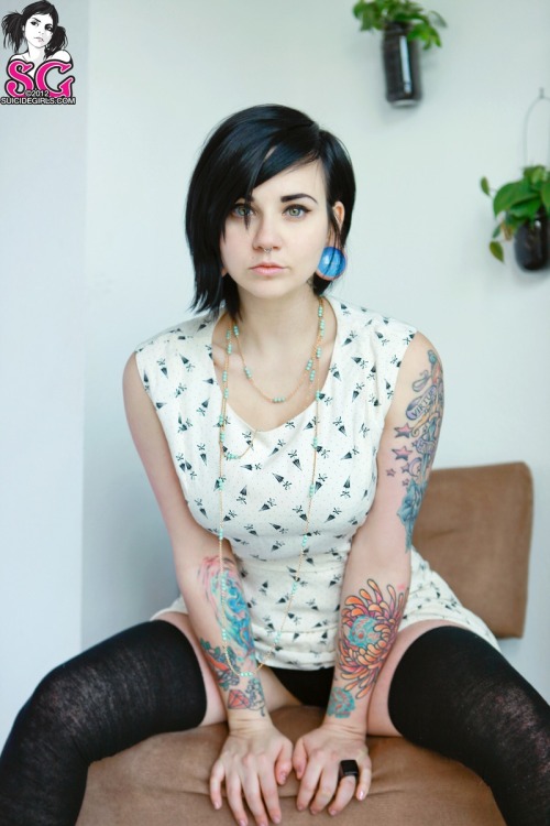 nakedsuicidegirls:Quinne - Amorous