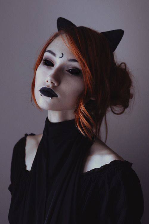 Gothic beauties, fabulous pinups with a touch of the dark stuff.