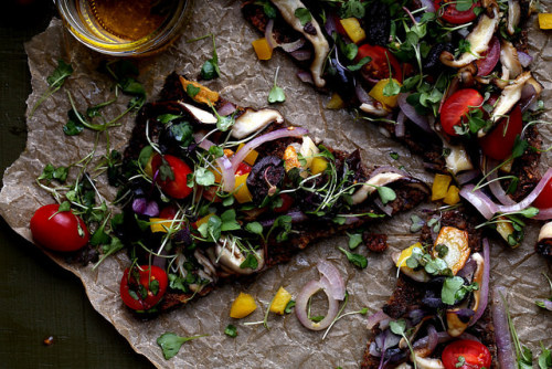 beautifulpicturesofhealthyfood: Purple Cauliflower Crust Pizza…RECIPE