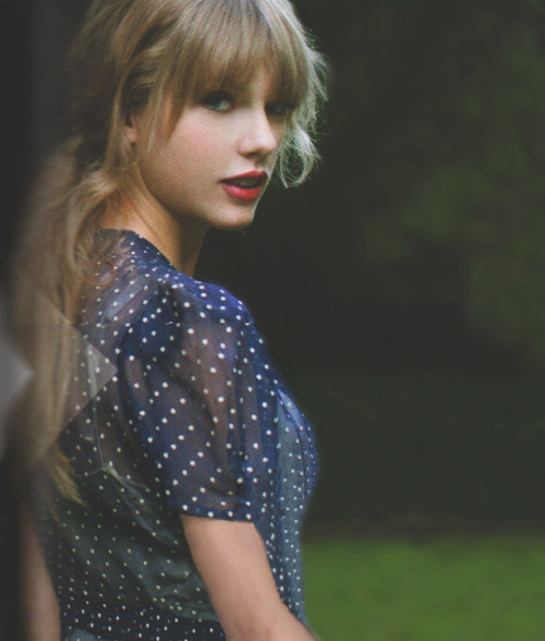 sadbeautifulttragic: In dreams, I meet you in warm conversation…