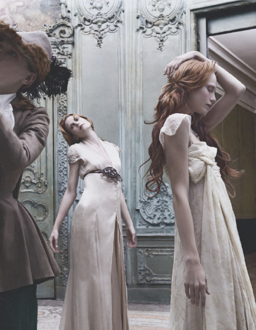 glamourdistrict:  Dark fairytales, the pied piper, shot by Eugenio Recuenco for Vogue in 2006