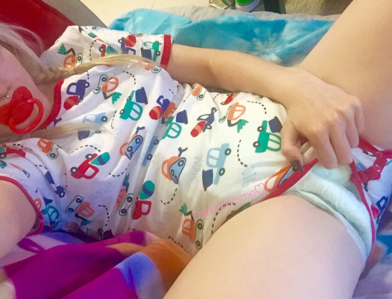 daddyfistsme:  Wouldn’t it just be so easy to push my onesie and diaper to the