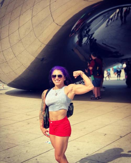 girlswithbiceps:  Girl Biceps Rock!