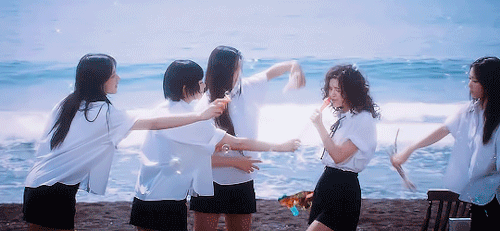 New Jeans || Bubble Gum MV