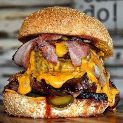 zumainthyfuture:  yummyfoooooood:Bacon Double Cheeseburger with Prime Beef Rib  FUCK…………..