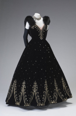 fashionsfromhistory:  Evening Dress c.1950s