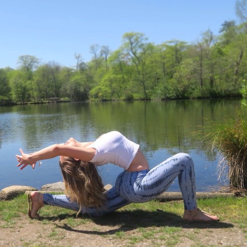 New sequence: yoga for tranquility ☀️✌️The again, how could you not feel peaceful doing yoga lakesid