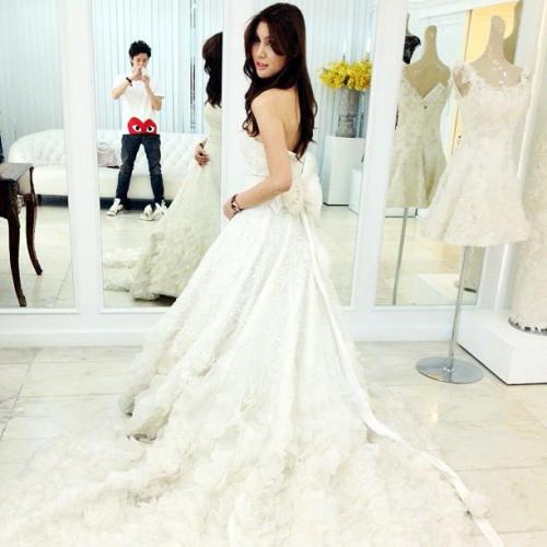 thetransgenderbride:  Here’s another young and beautiful transsexual being fitted for her wedding gown…her name is Grace. (SOURCE: World of Goddesses)