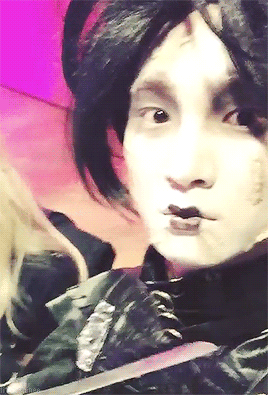 littleshinee-deactivated2017050:  Key as Edward Scissorhands. 