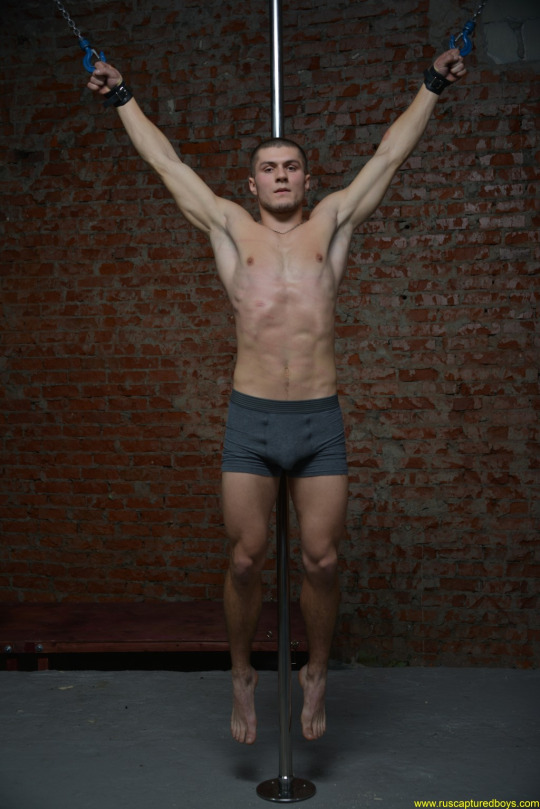 straightslaves:  Enslaved jock! 