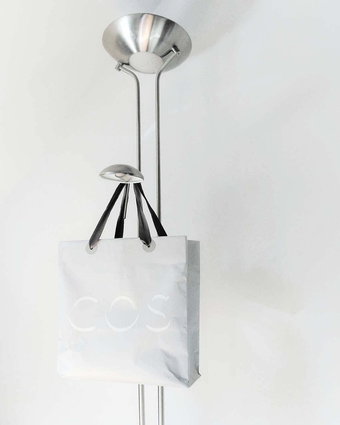 ralucamwolfski:  ▫ minimal love ▫  #white #cos #vscocam 