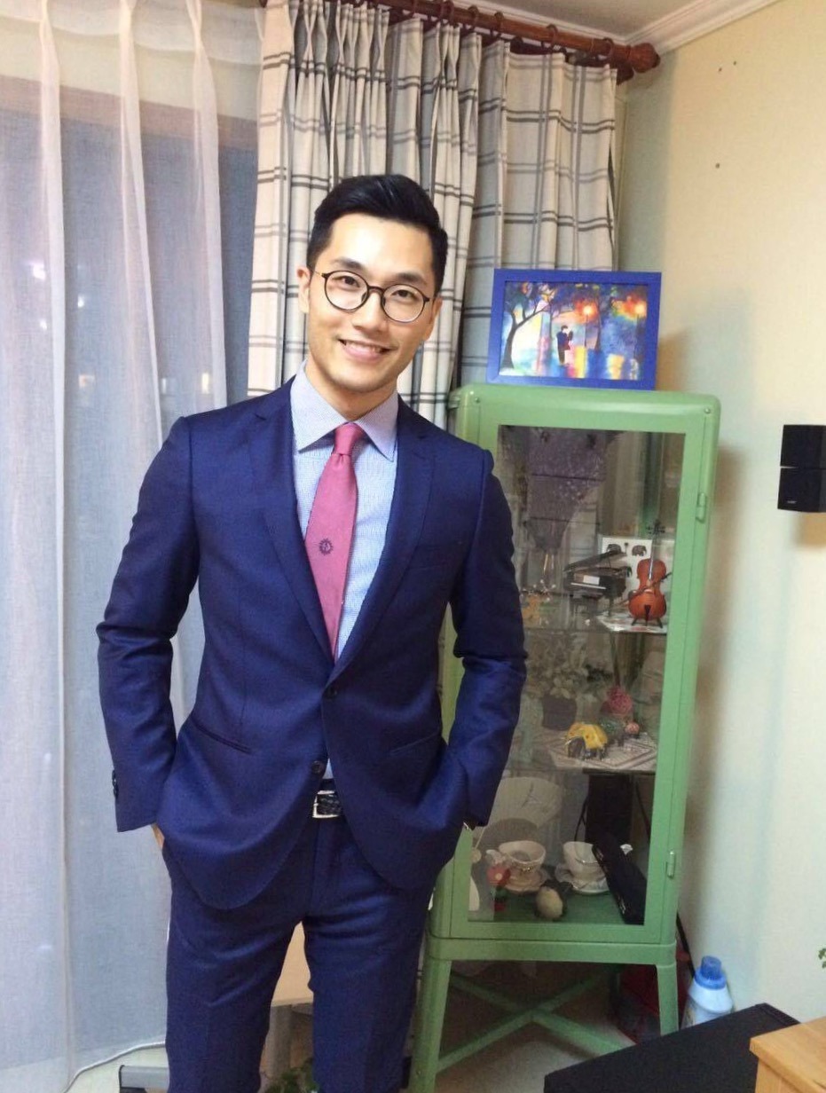 sinexpat:  execsg:   eroticscan:  cool guy  Super hot exec!!!   Follow me Sinexpat