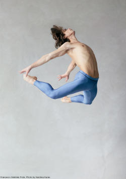 male-ballet:  Over the hump form