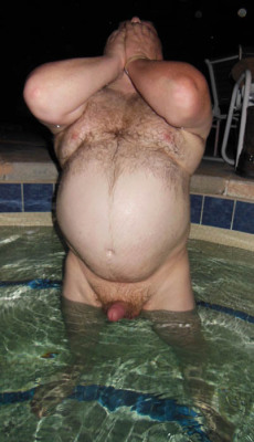 badnastybears:  Jacuzzi at night