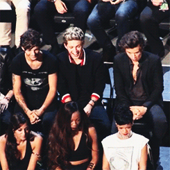 robbstarkingss:  During Miley Cyrus’ performance  